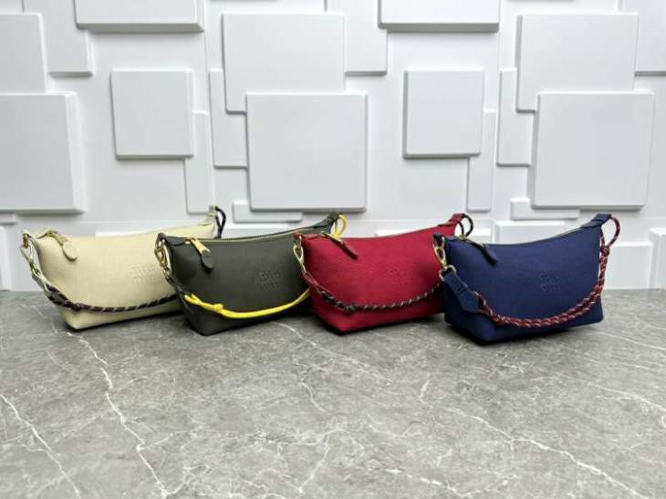 Picture of Miu Miu Handbags _SKUfw227907988fw